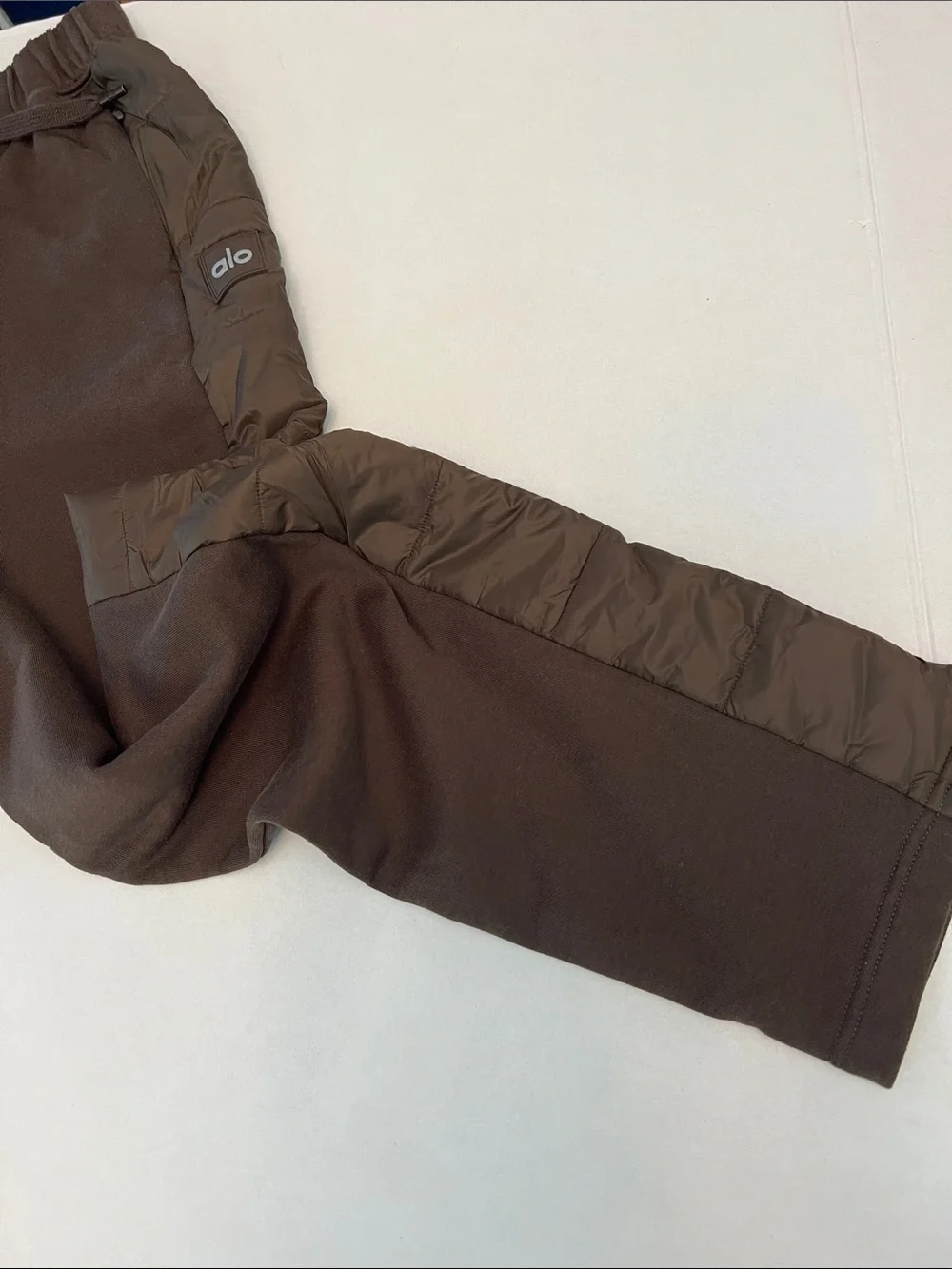 ALO YOGA ESPRESSO BROWN SWEATPANTS JOGGERS PUFFER SIDE PANEL SIZE XS